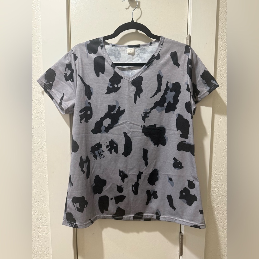 Gray Leopard Print V-Neck T-Shirt
